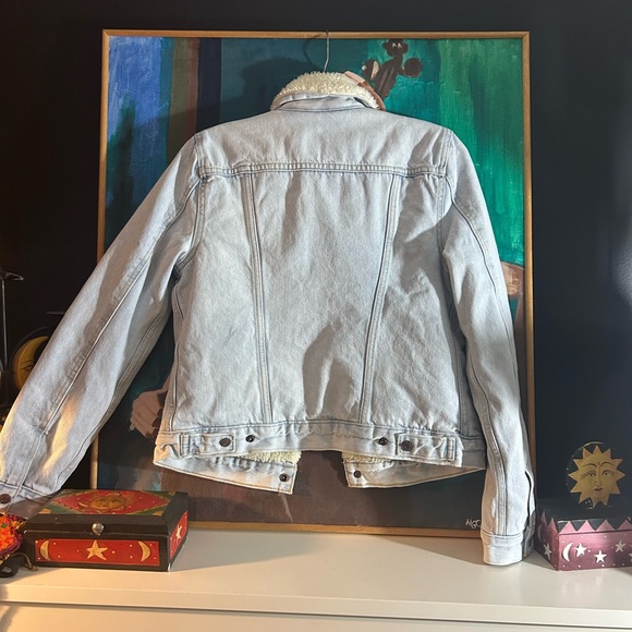 Levi's Light Wash Big E Denim Jacket with Cream Sherpa Collar Lining Size Small - Picture 6 of 16